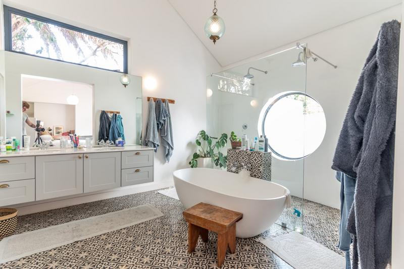 To Let 5 Bedroom Property for Rent in Zwaanswyk Western Cape